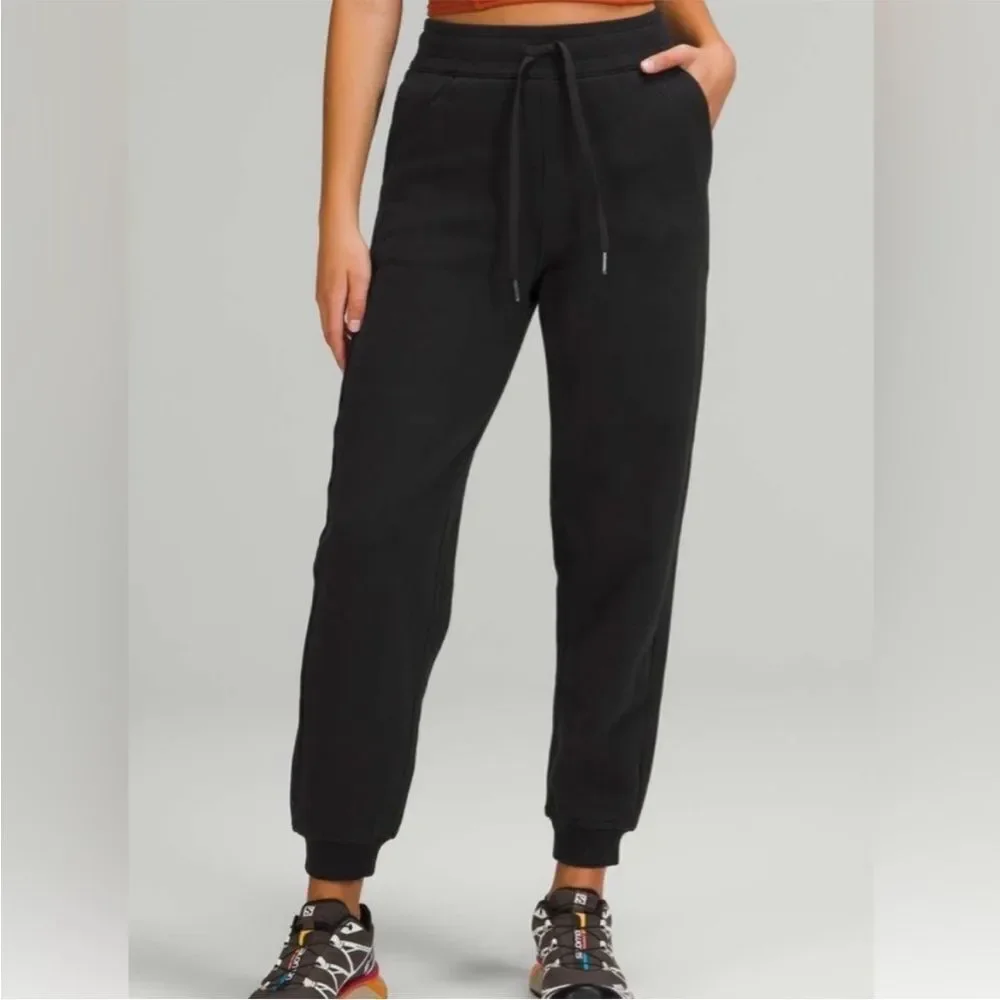 Lululemon Scuba Relaxed High-Rise Jogger- size 6